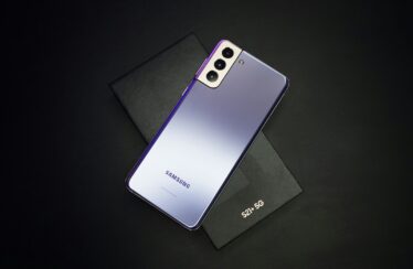 Foldable Phones Worth Buying in UAE This Year