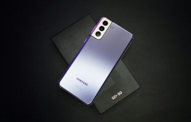 Foldable Phones Worth Buying in UAE This Year