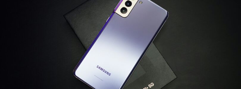 Foldable Phones Worth Buying in UAE This Year