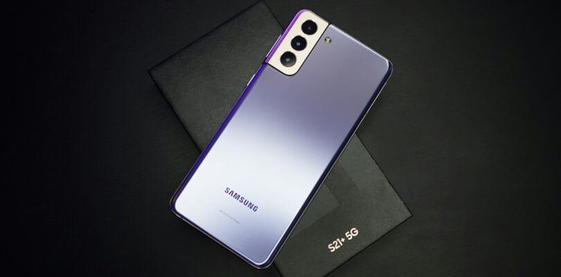 Foldable Phones Worth Buying in UAE This Year