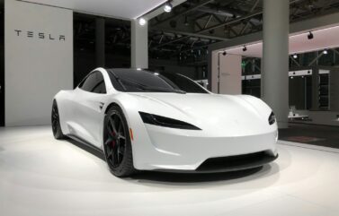 Chinese Family EVs Versus Luxury Three Rows in UAE