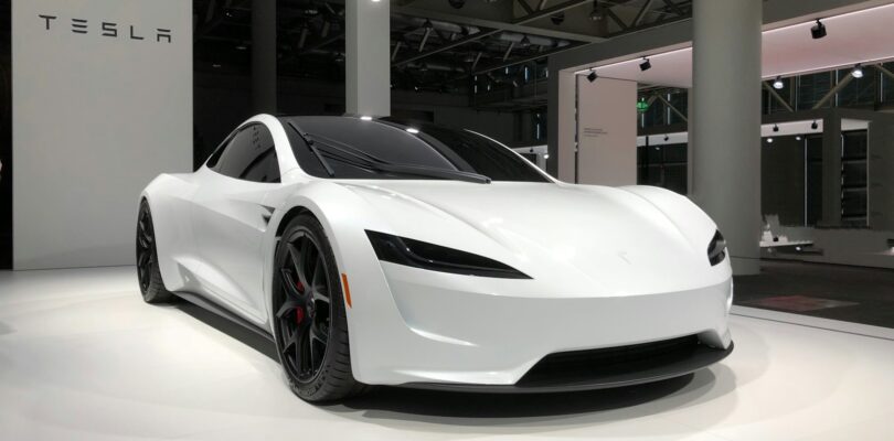 Chinese Family EVs Versus Luxury Three Rows in UAE